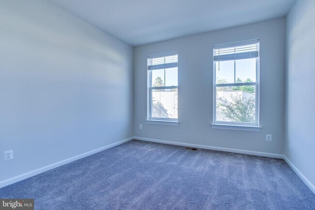Building Photo - 14955 River Walk Way