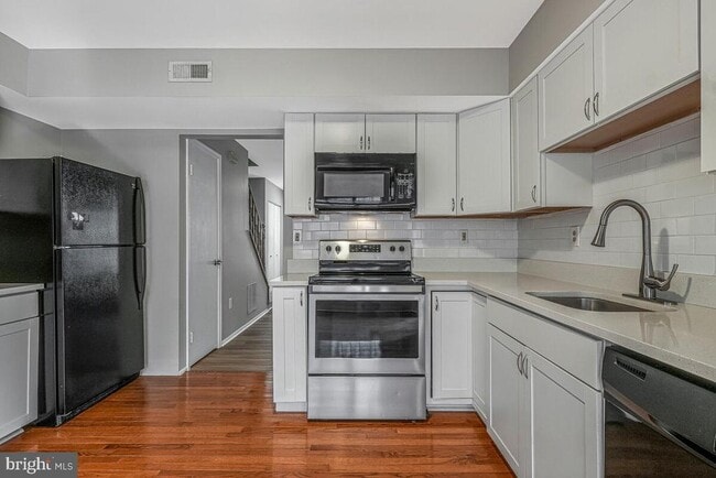 Building Photo - 5204 Flounder Ct W