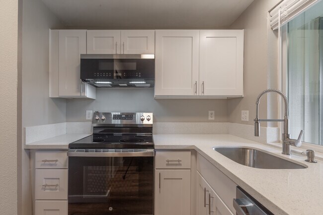 Building Photo - 12387 SW Walnut St