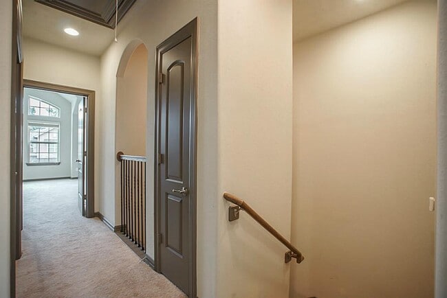 Building Photo - 103 Aventura Pl