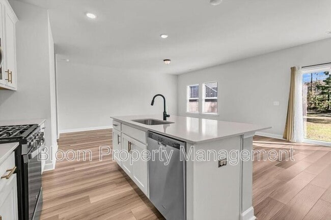 Building Photo - 247 Lucca Dr