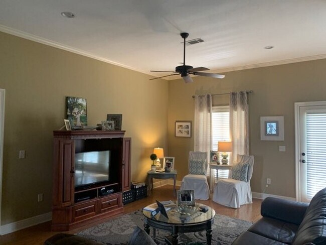 Building Photo - Beautiful 3/2 Home in Farmington Station Available For Rent!