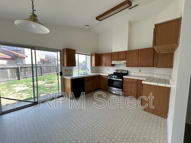 Building Photo - 4956 Villa Royale Way