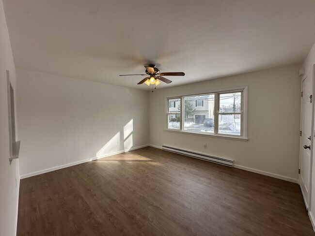 Building Photo - 67-69 Maple Ave