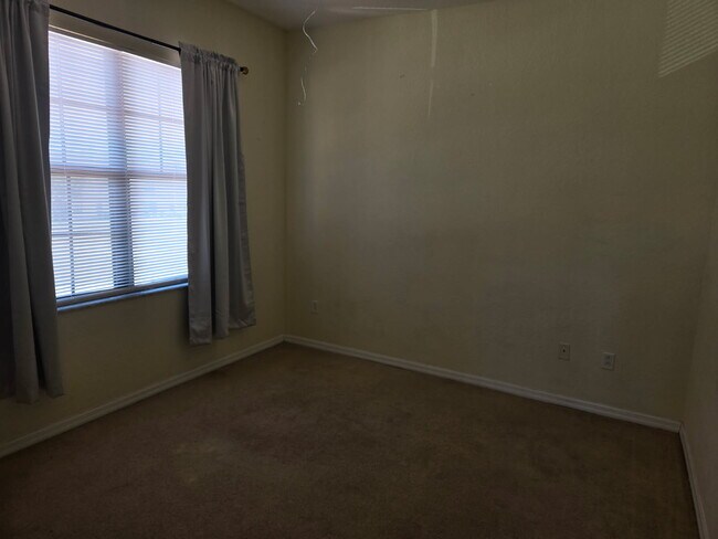 Building Photo - 1250 Clove Dr