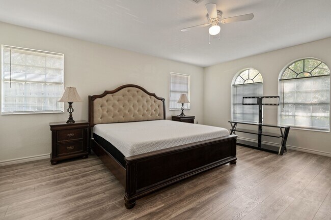 Building Photo - 3550 Mirror Ct