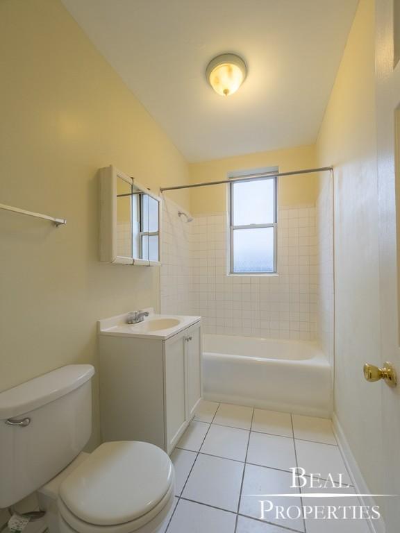 Building Photo - 1 bedroom in CHICAGO IL 60657