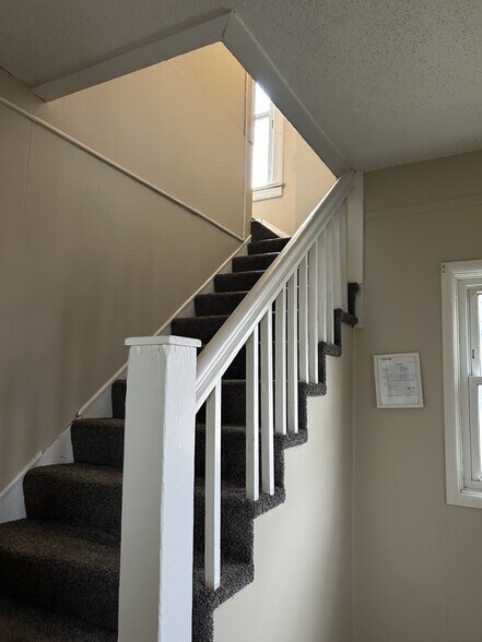 Building Photo - 701 9th Ave N