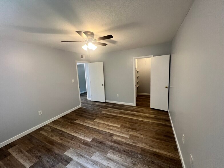 Building Photo - 1100 Skyland Dr