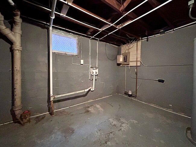 Building Photo - Three Bedroom Home in Muskegon