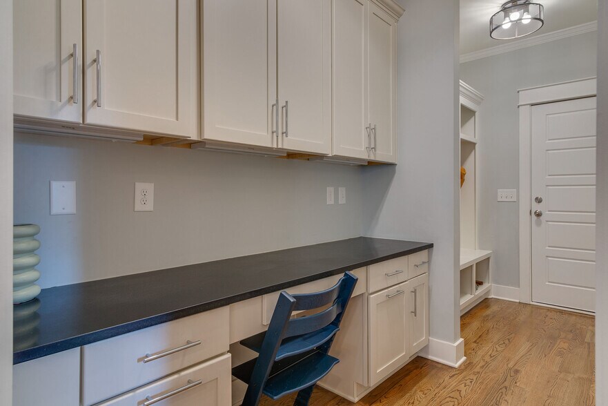 Building Photo - 1407 Pillow St