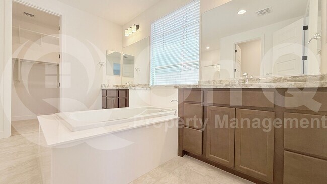 Building Photo - 3606 N 103rd Ave