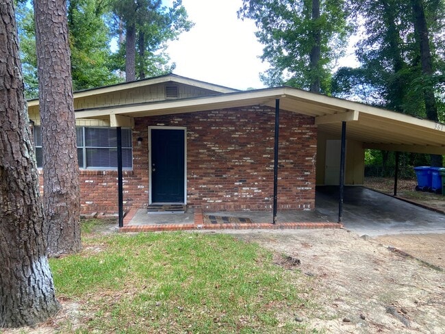Primary Photo - **UPCOMING**3 bedroom / 1 bathroom Home fo...