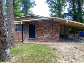 Building Photo - **UPCOMING**3 bedroom / 1 bathroom Home fo...