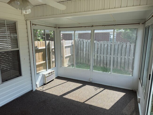 Building Photo - 106 Thorton Dr