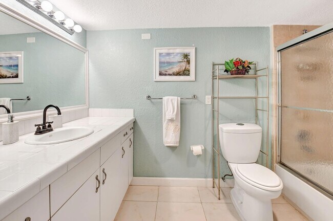 Building Photo - 5715 Fairway Park Dr