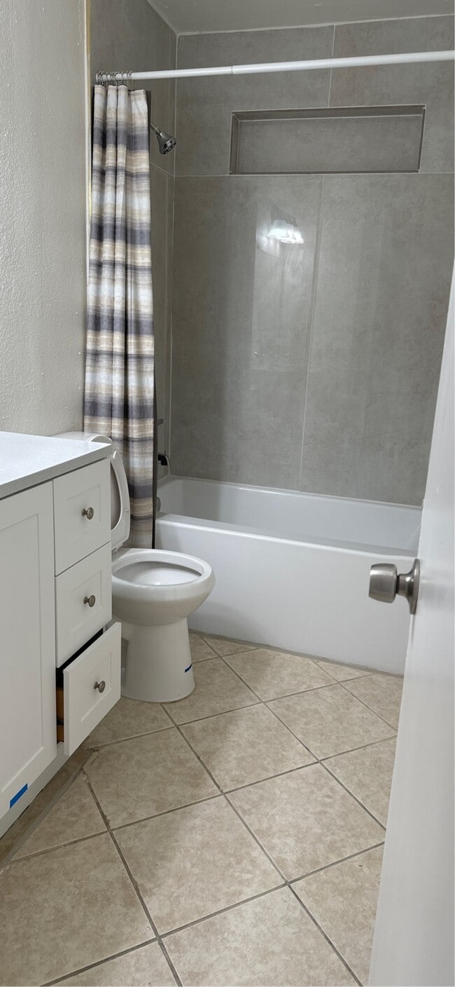 Building Photo - 1023 Alila Ave