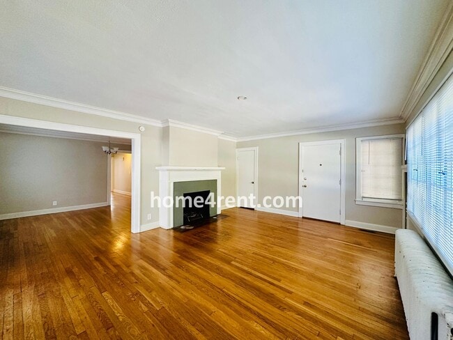 Building Photo - First Level Condo, Just Off the Plaza with...