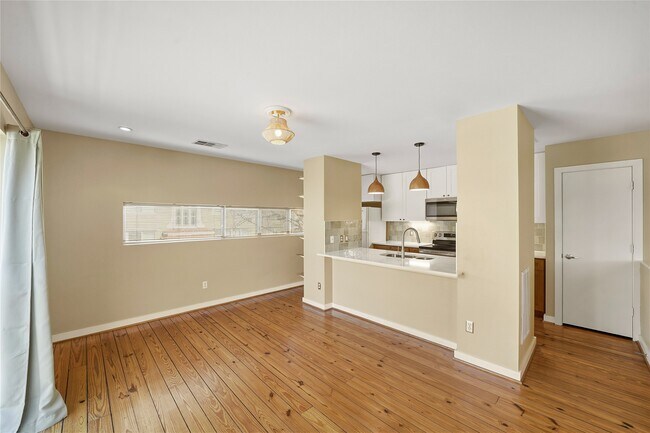 Building Photo - 1302 Rosalie St