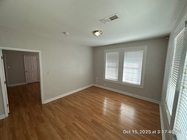 Building Photo - RHODES AREA 4 Bedroom /2.5 Bath House! Half off of your FIRST MONTH Rent!!!