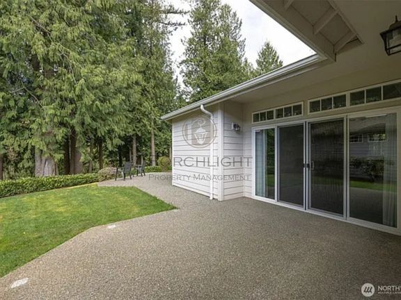 Building Photo - 237 Creekview Crest