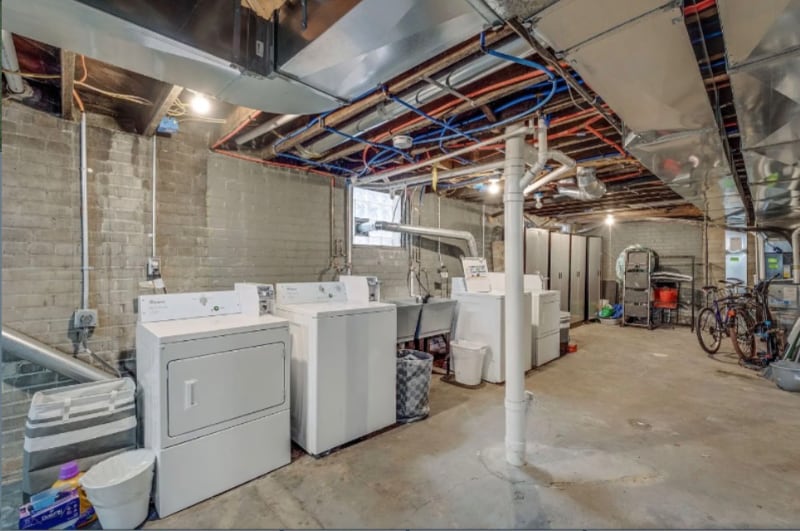 Building Photo - 1600 Central St