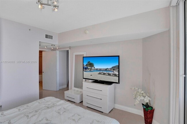 Building Photo - 16699 Collins Ave