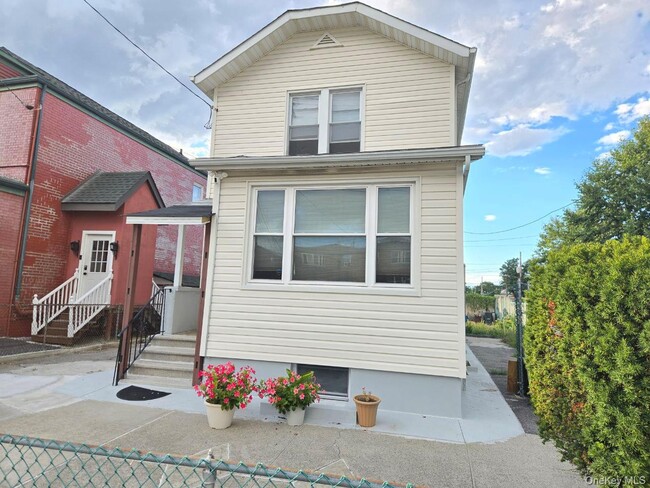 Primary Photo - 3175 Layton Ave