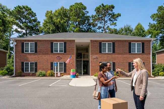 Building Photo - Rents always include high speed internet, cable, water, sewer, trash & pest control without any a...