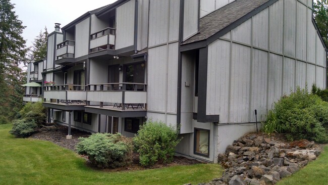 Building Photo - Large Furnished Townhome in Loch Haven Hills