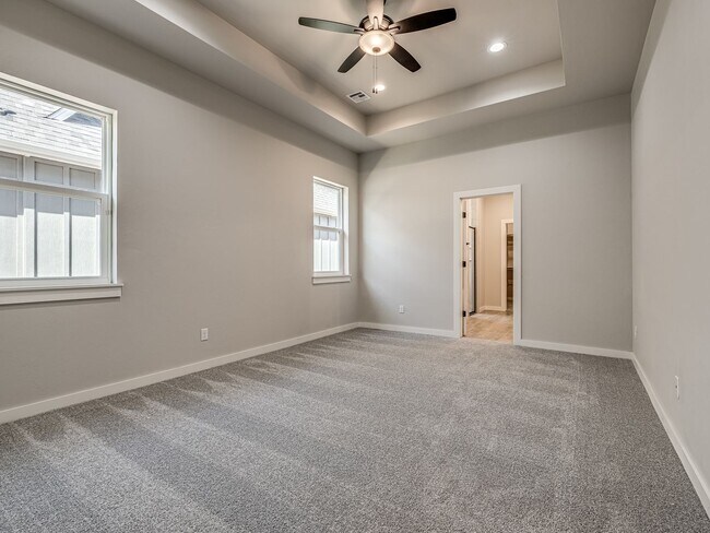 Building Photo - Newer Beautiful home in East Edmond + 4 Be...