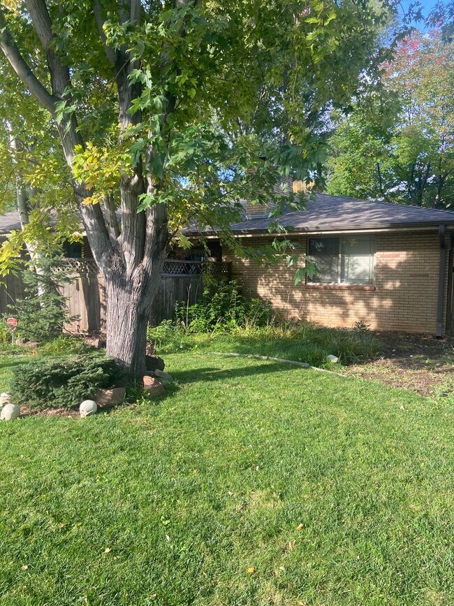 Building Photo - Charming 3 Bed, 1.5 Bath Home in Central F...