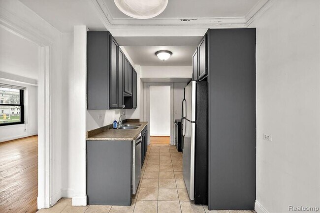 Building Photo - 15 E Kirby St