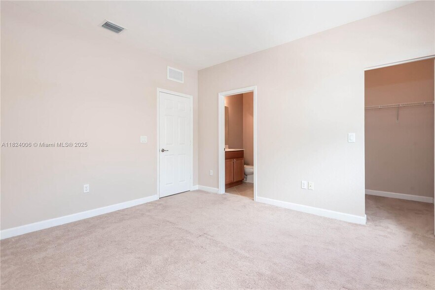 Building Photo - 11510 NW 88th Ln