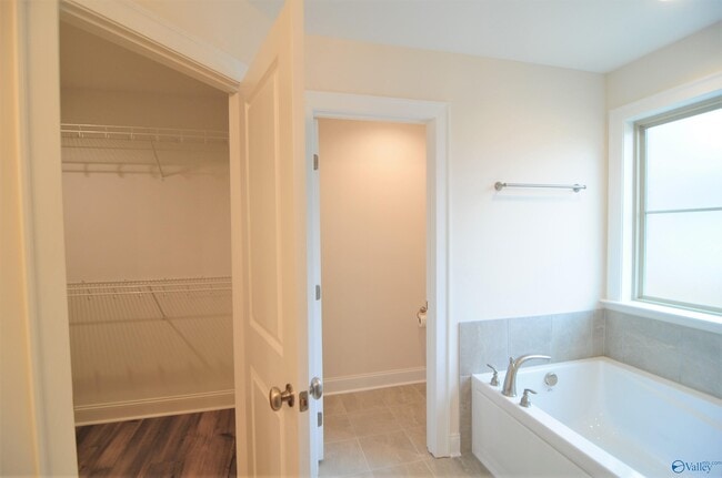 Building Photo - 127 Whitner Dr