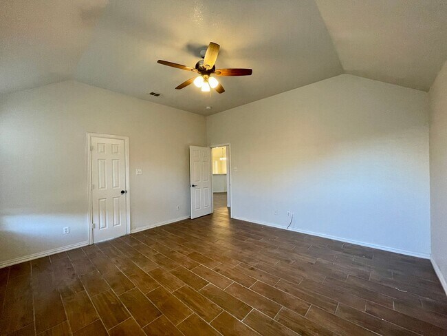 Building Photo - Gorgeous 4-bedroom home!