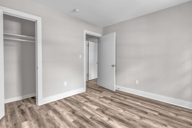Building Photo - 4623 Doris Cir S