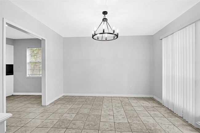 Building Photo - 1014 Robinson St