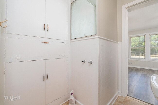 Building Photo - 1725 Ave D