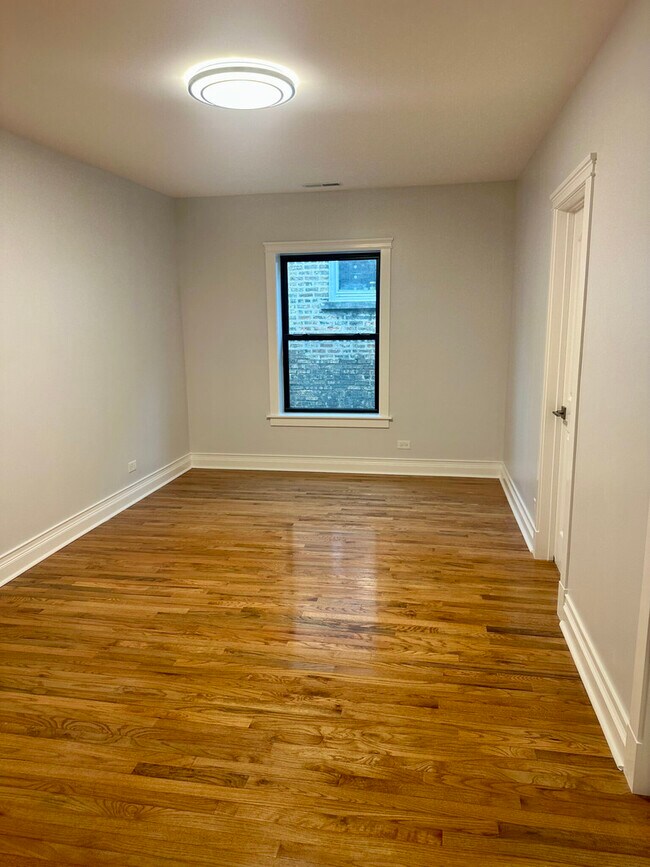 Building Photo - 2308 W Farwell Ave