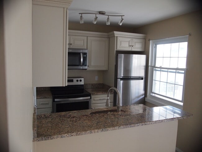 Building Photo - 187 Neptune Dr
