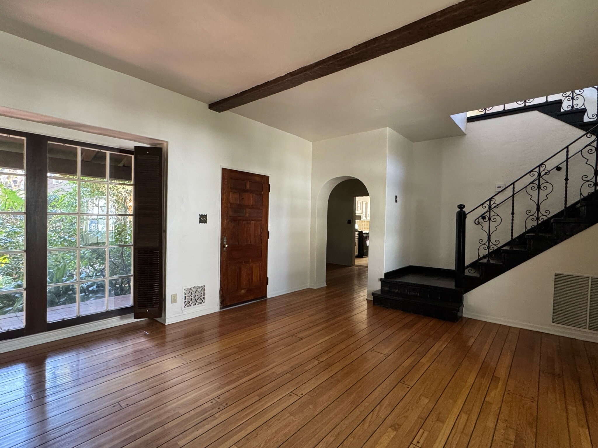 Building Photo - 10966 Strathmore Dr