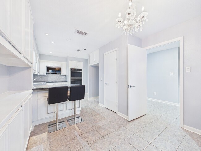 Building Photo - 7655 S Braeswood Blvd