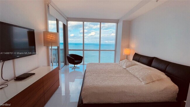 Building Photo - 2 br, 2.5 bath Condo - 18201 Collins Ave A...