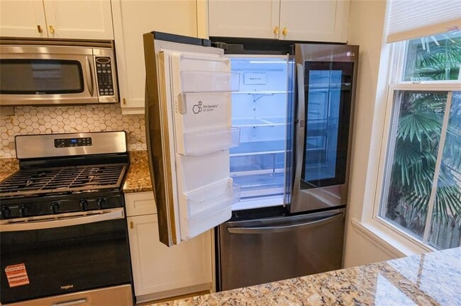 Building Photo - 6001 Brookside Oak Cir