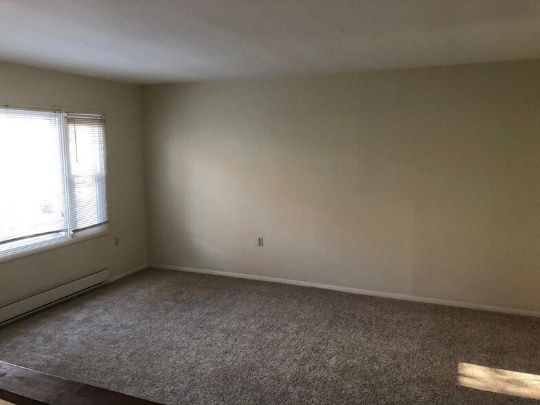 Building Photo - 106 Fernwood Ct