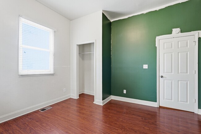 Building Photo - 309 W 41st St