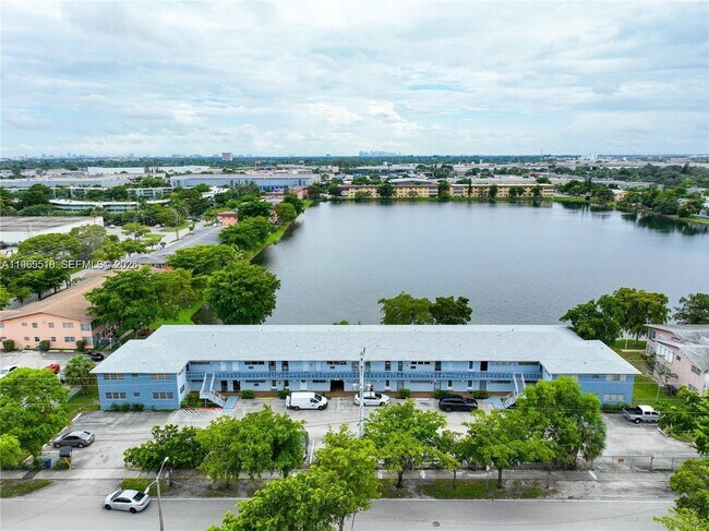 Building Photo - 300 NE 191st St