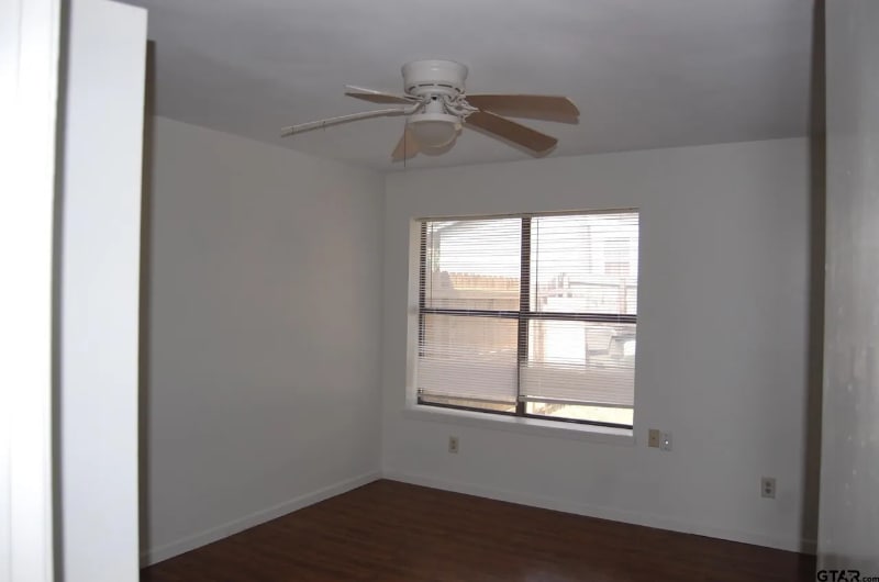 Building Photo - 16215 Carole Dr