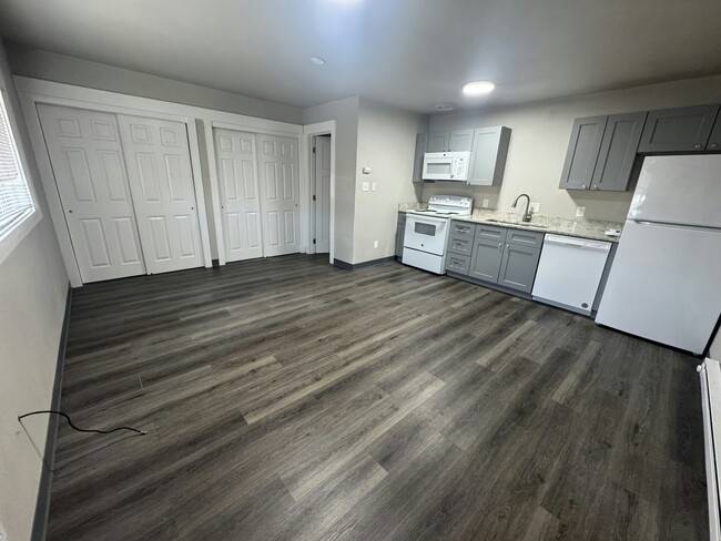 Building Photo - 4278 Grape Dr NE